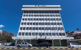 Oyo 89619 De Choice Hotel